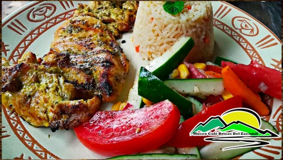 [Imagen:¡Paga $17.25 en Lugar de $34.50 por 2 Platos de Pechuga a La Parrilla con Arroz y Ensalada o 2 Hamburguesas con Papas Fritas + 2 Bebidas a Elección + 2 Tours de 10 Minutos en Buggy o 45 Minutos de Caminata!]