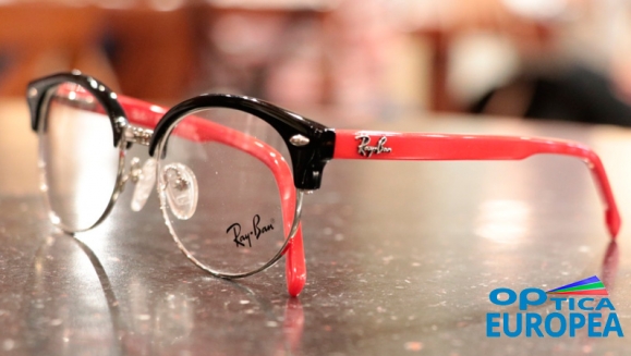 [Imagen:¡Paga $175 en Lugar de $350 por Lentes Graduados de Policarbonato o Resina con Antirreflejante y con Aros de Marcas Exclusivas Ray Ban, Guess, Cadillac, Calvin Klein y Crocs + Examen Visual Realizado por Optometristas Certificados y Más!]