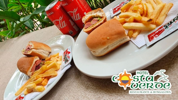[Imagen:¡Paga Q139 en lugar de Q326 por Day Pass para 2 Personas + Snacks a Elección entre: 2 Hot Dogs con Papas Fritas o 1 Porción de Nachos para Compartir + 2 Bebidas Naturales o 2 Gaseosas!]