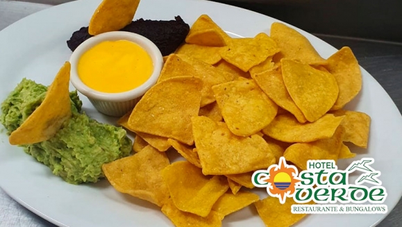 [Imagen:¡Paga Q139 en lugar de Q326 por Day Pass para 2 Personas + Snacks a Elección entre: 2 Hot Dogs con Papas Fritas o 1 Porción de Nachos para Compartir + 2 Bebidas Naturales o 2 Gaseosas!]