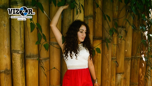 [Imagen:¡Paga $20 en Lugar de $100 por 1 Sesión Fotográfica en Exterior hasta para 5 Personas + 25 Fotografías Editadas!]