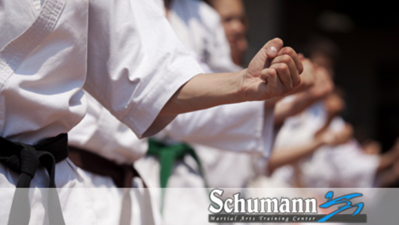 [Imagen:¡Paga Q250 en lugar de Q950 por inscripción y 2 meses de clases en Schumann's Kempo Karate!]