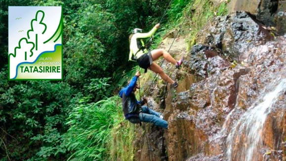 [Imagen:¡Paga Q299 en lugar de Q600 por Day Pass de Aventura Extrema hasta para 6 personas con: Canopy + Columpios + Garruchas + Fogatas + Cascadas + Caminata + Uso de Salón, Canchas, Pista de Carrera + Souvenir por Visita!]