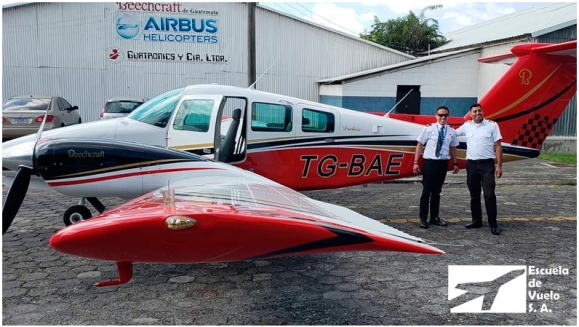 [Imagen:¡Paga Q399 en lugar de Q1,078 por Vuelo de 30 Minutos por la Ciudad + Curso Introductorio de Revisión 360 + 30 Minutos en Simulador de Vuelo!]