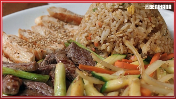 [Imagen:¡A Domicilio o Para Llevar! ¡Paga $24. 95 en vez de $62.72 por Banquete para 4: 1 Spicy Chicken + 1 Lemon Chicken + 1 Teriyaki Steak + 1 Hibachi Chicken + 4 Porciones de Arroz Frito con Vegetales + 4 Limonadas!]