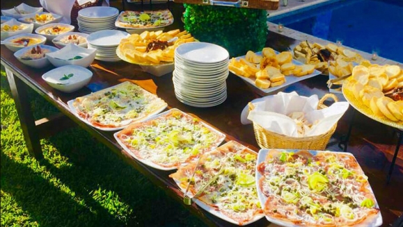 [Imagen:¡Paga Q1,289 en Lugar de Q2,349 por Almuerzo o Cena Romántica con Chef Privado Profesional a Domicilio: Entrada + 2 Platos Fuertes + 2 Postres + 1 Botella de Vino Espumante + Decoración Especial con Velas y Flores!]