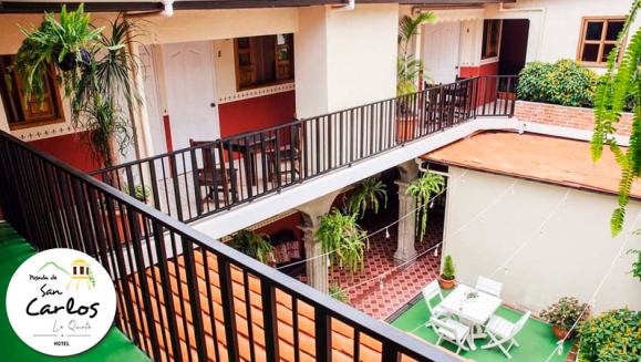 [Imagen:¡Paga Q189 en lugar de Q319 por Estadía de 1 Noche en Antigua Guatemala para 2 Personas en Habitación Doble + 2 Desayunos Típicos Chapines + Impuestos Incluidos!]