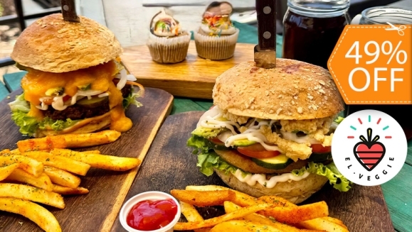 [Imagen:¡Paga $11 en Lugar de $21.48 por 2 Hamburguesas Veganas a Elección: Burger de la Casa, Falafel o Pumpkin + 2 Órdenes de Papas Fritas + 2 Tés Helados + 2 Cupcakes!]