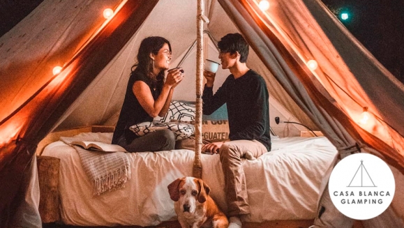 [Imagen:¡Paga Q650 en Lugar de Q1,200 por Estadía para 2 Personas en Carpa de Lujo Equipada con: Deck Privado + Camas + Baño + Churrasquera + Utensilios de Cocina + Filtro de Agua + Fogata + Uso de Jacuzzi y Más!]