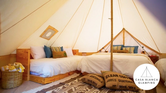 [Imagen:¡Paga Q799 en Lugar de Q1,558 por Estadía para 4 en Carpa de Lujo Equipada con: Deck Privado + Camas + Baño + Churrasquera + Utensilios de Cocina + Filtro de Agua + Fogata + Uso de Jacuzzi y Más!]