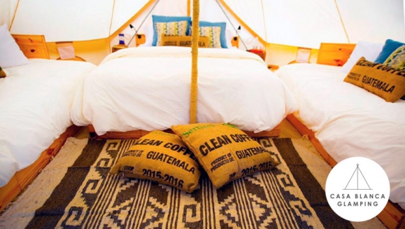 [Imagen:¡Paga Q799 en Lugar de Q1,558 por Estadía para 4 en Carpa de Lujo Equipada con: Deck Privado + Camas + Baño + Churrasquera + Utensilios de Cocina + Filtro de Agua + Fogata + Uso de Jacuzzi y Más!]