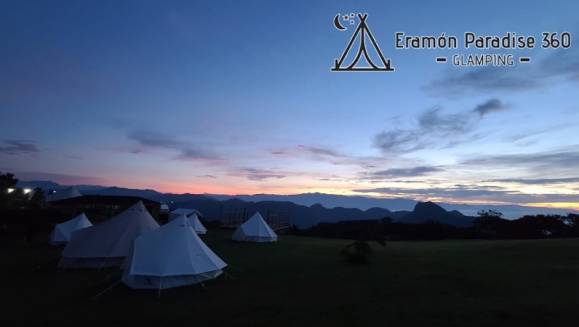 [Imagen:¡Duerme Bajo Las Estrellas! ¡Paga $73.50 en Lugar de $165 por Glamping para hasta 3 Adultos: 1 Noche en Carpa de Lujo (16 m2) + Desayunos + Guía turístico + Acceso a Los Miradores y a Toda La Propiedad!]