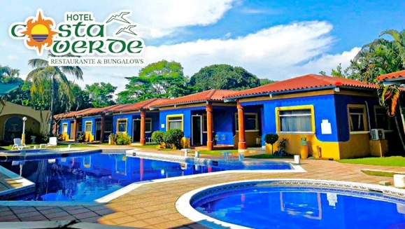 [Imagen:¡Paga Q99 en Lugar de Q323 por Day Pass para 2 Personas + 1 Orden de Alitas para Compartir + 2 Gaseosas + Uso de Piscina!]