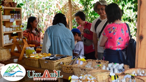 [Imagen:¡Paga Q99 en lugar de Q285 por Pase a Bordo para 1 Persona en “El Crucero de Atitlán” que Incluye: 2 Horas de Paseo en Barco en el Lago de Atitlán + Buffet de Antojitos Típicos + 1 Bebida Natural o Gaseosa + Visita Guiada a San Juan La Laguna!]
