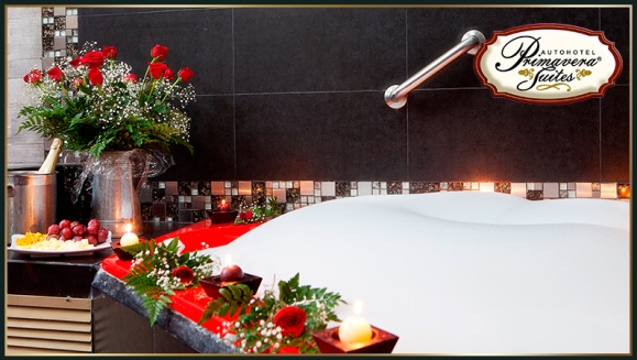 [Imagen:¡Romántica Experiencia! ¡Paga Q295 en vez de Q630 por 3 Horas de Alojamiento en Suite de Lujo con Jacuzzi e Hidromasaje + Decoración Deluxe: 1 Docena de Rosas, Velas, Aromaterapia, Baño de Espuma, Globos Rojos + KIT DE AMENIDADES + Vale de descuento]