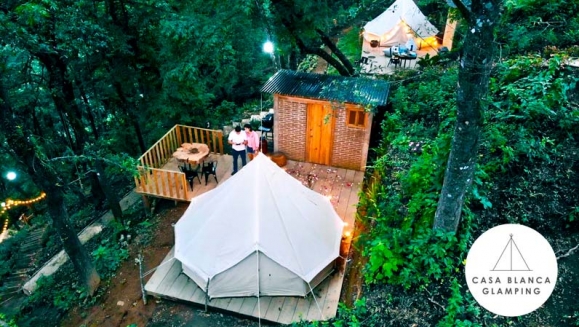 [Imagen:¡Paga Q799 en Lugar de Q1,558 por Estadía para 4 en Carpa de Lujo Equipada con: Deck Privado + Camas + Baño + Churrasquera + Utensilios de Cocina + Filtro de Agua + Fogata + Uso de Jacuzzi y Más!]