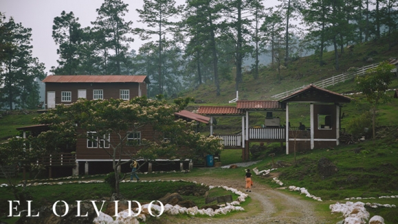 [Imagen:¡Paga Q399 en Lugar de Q900 por Estadía de 1 Noche para 4 Personas en Cabaña Equipada con Cocina + Uso de Instalaciones y Actividades de Montaña: Tour a La Piedra del Jardín, Ordeño, Pesca de Tilapia, Piscina Natural y Más!]