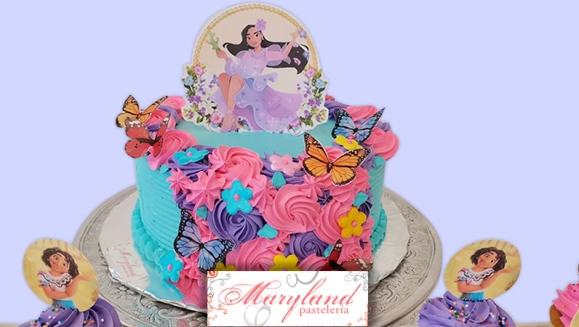 [Imagen:¡Paga $30 en Lugar de $60 por Pastel Redondo de 20 Porciones con Relleno a Elección + Plaquita de Dulce + 10 Cupcakes con Pin Personalizado! ¡Solo 103 Cupones Disponibles!]