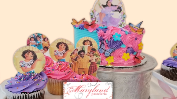 [Imagen:¡Paga $30 en Lugar de $60 por Pastel Redondo de 20 Porciones con Relleno a Elección + Plaquita de Dulce + 10 Cupcakes con Pin Personalizado! ¡Solo 103 Cupones Disponibles!]