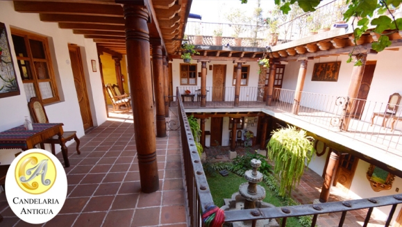 [Imagen:¡Agosto en Antigua! ¡Paga $60 en Lugar de $125 por Estadía Romántica en Habitación con Cama Queen o King + 2 Desayunos Típicos o Americanos + 2 Copas de Vino + Bombones de Chocolate + Impuestos Incluidos!]