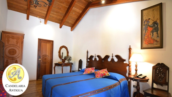 [Imagen:¡Agosto en Antigua! ¡Paga $60 en Lugar de $125 por Estadía Romántica en Habitación con Cama Queen o King + 2 Desayunos Típicos o Americanos + 2 Copas de Vino + Bombones de Chocolate + Impuestos Incluidos!]