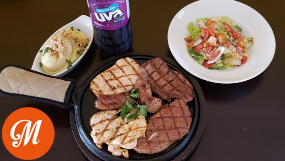 [Imagen:¡Paga Q179 en Lugar de Q345 por Exquisita Parrillada para 2 con: ½ Libra de Puyazo + ½ Libra de Pechuga de Pollo + ½ Libra de Chorizo Argentino + 2 Purés de Papas + Ensalada de La Casa + Entrada de Nachos + Bebidas!]