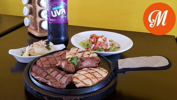 [Imagen:¡Paga Q179 en Lugar de Q345 por Exquisita Parrillada para 2 con: ½ Libra de Puyazo + ½ Libra de Pechuga de Pollo + ½ Libra de Chorizo Argentino + 2 Purés de Papas + Ensalada de La Casa + Entrada de Nachos + Bebidas!]