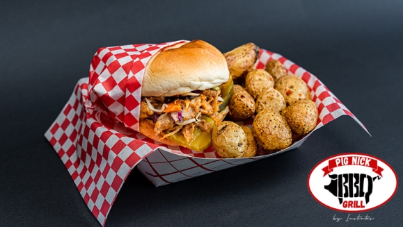 [Imagen:¡Paga Q70 en Lugar de Q120 por 2 Combos de Sándwiches Pulled Pork con Papas Bravas + 2 Bebidas Naturales!]