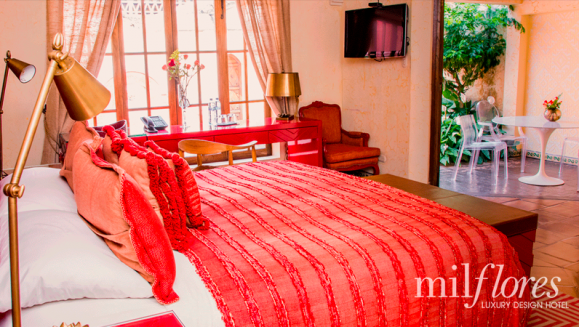 [Imagen:¡Paga Q1,293 en lugar de Q3,386 por Estadía Romántica 5 Estrellas para 2 en Suite Temática de Lujo en Antigua + Uso de Piscina y Jacuzzi + 2 Desayunos + Impuestos Incluidos y Parqueo!]