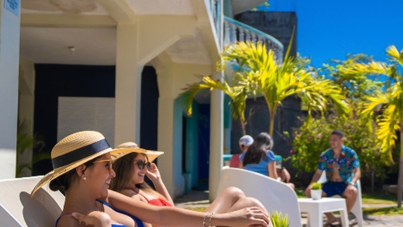 [Imagen:¡Paga $90 en Lugar de $180 por Estadía de 1 Noche para 3 a 5 Personas en Habitación Familiar Deluxe + Desayunos en Playa Torola!]