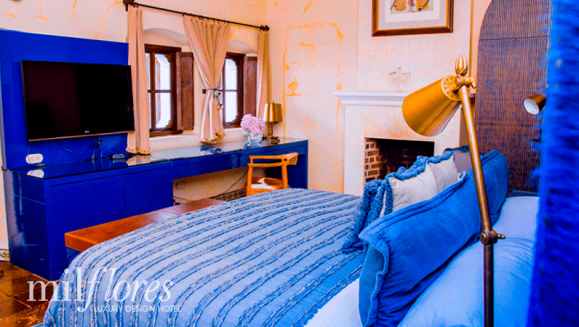 [Imagen:¡Paga Q1,293 en lugar de Q3,386 por Estadía Romántica 5 Estrellas para 2 en Suite Temática de Lujo en Antigua + Uso de Piscina y Jacuzzi + 2 Desayunos + Impuestos Incluidos y Parqueo!]