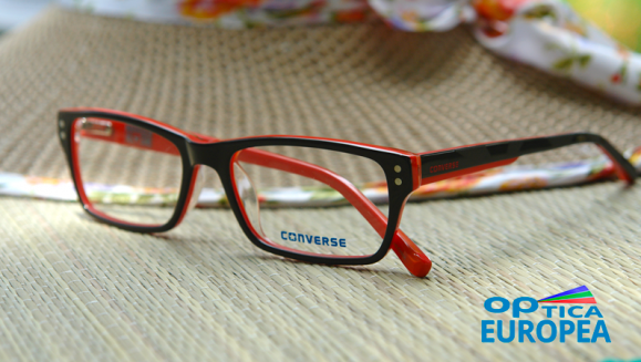 [Imagen:¡Paga $125 en Lugar de $255 por Lentes Graduados Visión Sencilla de Policarbonato o Resina y con Antirreflejante + Aro Marca CONVERSE + Estuche + Franela + Examen Visual Realizado por Optometristas Certificados!]