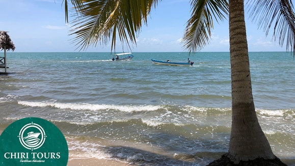 [Imagen:¡Paga Q599 en Vez de Q1,300 por Estadía para 2 Adultos y 2 Niños en el Mar Caribe con: 1 Noche en Habitación Doble con A/C, WIFI, TV + 2 Desayunos Chapines + Aventuras Acuáticas (Paseo en Lancha a Punta de Palma, Waverunner, Snorkling) + Discoteca!]