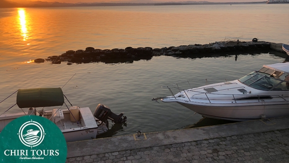 [Imagen:¡Paga Q599 en Vez de Q1,500 por Estadía de 3 Días y 2 Noches para 2 Adultos y 2 Niños en el Mar Caribe con: 2 Noches en Habitación Doble con A/C, WIFI, TV + 1 Aventura Acuática a Elección entre Tour en Lancha, Pesca, Ski o Moto de Agua + Discoteca!]