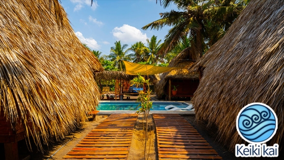 [Imagen:¡Paga Q365 en Vez de Q850 por 1 Noche para 2 Personas en Cabaña Tipo Hawaii + Uso de Instalaciones: Tapetes de Playa, Piscina, Hamacas y Más!]