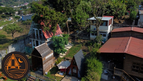 [Imagen:¡Paga Q399 en Lugar de Q800 por Estadía para 4 Personas en Cabaña + Uso de Lancha de Remos + Uso de Instalaciones (Jardines, Ping-Pong, Voleibol, Fogata) + Impuestos Incluidos!]