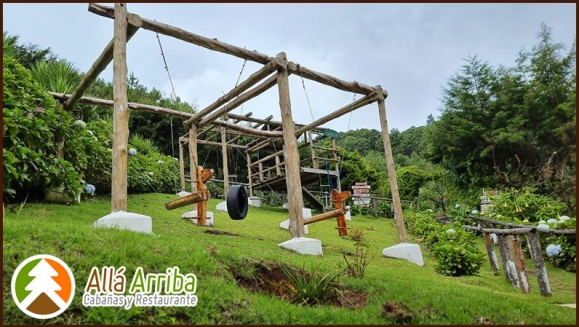 [Imagen:¡Paga $50 en Lugar de $105 por 1 Noche en Cabaña para 2 Adultos y 2 Niños o para 3 Adultos + Desayunos Continentales + 30 Minutos de Juegos de Mesa + Caminata en Bosque + Visita al Vivero de Hortalizas + Entretenimiento y Más!]