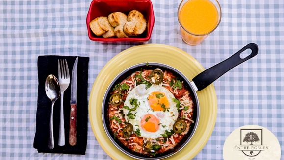 [Imagen:¡Paga Q199 en Lugar de Q425 por Day Pass  Campestre que Incluye: Desayuno o Almuerzo a Elección + 1 Clase de Equitación + Tour en Cuatrimoto o Masaje Relajante!]
