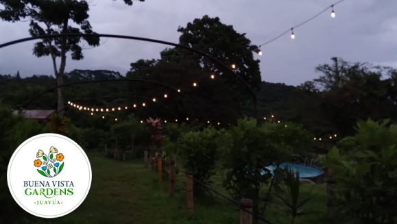 [Imagen:¡Paga $30 en Vez de $60 por Camping al Aire Libre para 2 que Incluye: 2 Entradas al Ecoparque + 1 Tienda de Campaña + 2 Colchonetas + 2 Desayunos + 2 Cenas + Fogata + Guía de Senderismo y Tour Básico de Café + Piscina y Más! ¡Solo 103 Disponibles!]