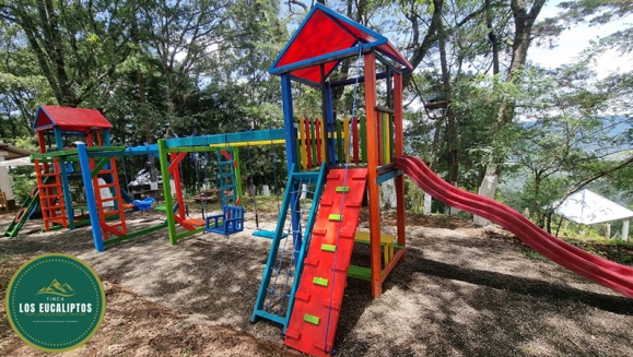 [Imagen:¡Paga Q99 en Lugar de Q295 por Camping para 4 con: 4 Desayunos Típicos o de Pancakes + 4 Bebidas a Elección (Café, Jugo de Naranja o Jamaica) + Uso de Instalaciones y Actividades de Montaña: Senderismo, Puentes, Hamacas, Granjita!]