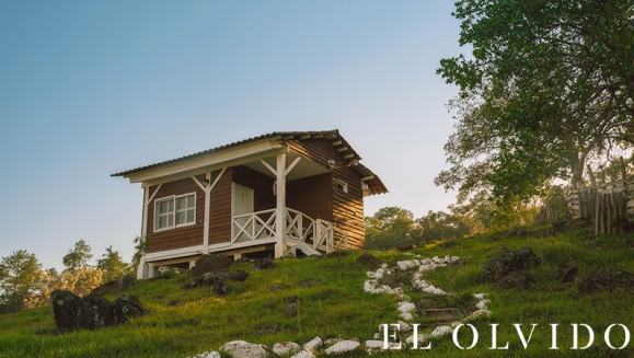 [Imagen:¡Paga Q499 en Lugar de Q900 por Estadía de 1 Noche en Cabaña para hasta 4 Personas con Desayunos Incluidos + Uso de Instalaciones y Actividades de Montaña: Tour a La Piedra del Jardín, Ordeño, Pesca de Tilapia, Piscina Natural y Más!]