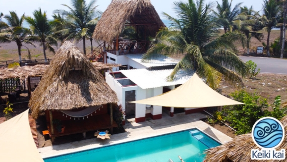[Imagen:¡Paga Q899 en Vez de Q1,500 por Estadía para 6 Personas en Habitación Familiar con Baño Privado + Cócteles de Bienvenida + Uso de Instalaciones: Tapetes de Playa, Piscina, ¡Hamacas y Más!]