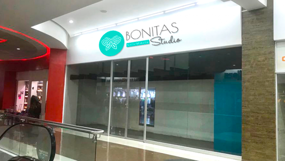 [Imagen:¡Paga Q49 en lugar de Q200 por Manicure Spa de Leche y Miel + Esmalte Permanente GELISH + Decoración en 2 Uñas con Glitter o Sello!]