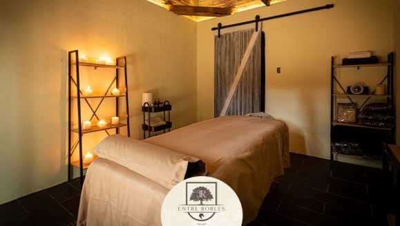 [Imagen:¡Paga Q199 en Lugar de Q425 por Day Pass para 1 Persona que Incluye: Desayuno o Almuerzo a Elección + 1 Clase de Equitación + Tour en Cuatrimoto o Masaje Relajante!]