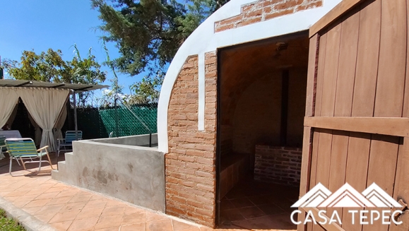 [Imagen:¡Paga Q599 en Lugar de Q1,200 por Estadía Romántica que Incluye: 1 Noche para 2 Personas + 2 Desayunos Típicos  + Uso de Jacuzzi, Temazcal, Teepe y Fogata!]