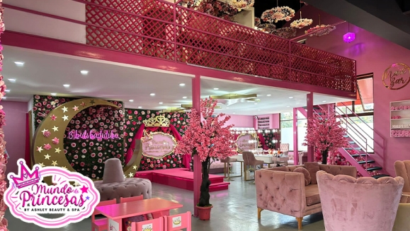 [Imagen:¡Paga Q99 en vez de Q350 por Servicios de Salón y Glamour Para Tu Princesa: Corte de Cabello + Peinado con Glitter + Esmaltado de Uñas + Uso de Vestidos y Accesorios del Magic Closet + Fotografías Digitales en Cabinas Personalizadas y Más!]