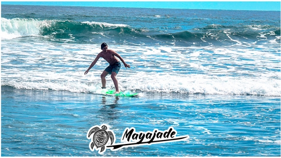 [Imagen:¡Paga Q299 en lugar de Q650 por Day Pass para 4 Personas que Incluye: Clases de Surf para 2 Personas + Uso de las Instalaciones + 1 Pichel de Refresco Natural + Nachos para Compartir!]