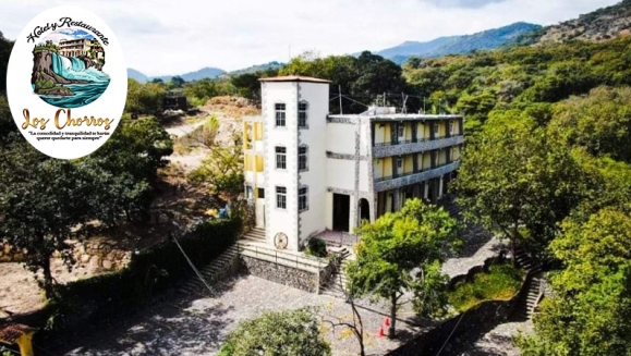 [Imagen:¡Paga Q299 en Lugar de Q600 por Estadía para 2 Personas Por 3 Días y 2 Noches en Hotel Los Chorros con Balneario, Cascada Artificial, Piscinas y Áreas Recreativas!]