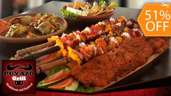 [Imagen:¡Paga $25 en lugar de $51.50 por Parrillada de Mariscos para 4 con Lonja, Camarón, Almejas y Calamar + 2 Bebidas en Puyazo Grill!]