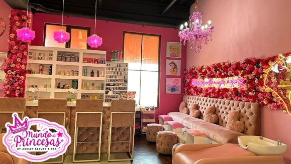 [Imagen:¡Paga Q199 en Vez de Q499 y Celebra el Día de La Madre con Tu Princesa en Un Día de Mimos en Salón y Spa: Aplicación de Gel y Crema Hidratante  + Planchado de Cabello + Copa de Vino + Mani-Pedi Spa + Peinado + Maquillaje Fantasía y Más!]